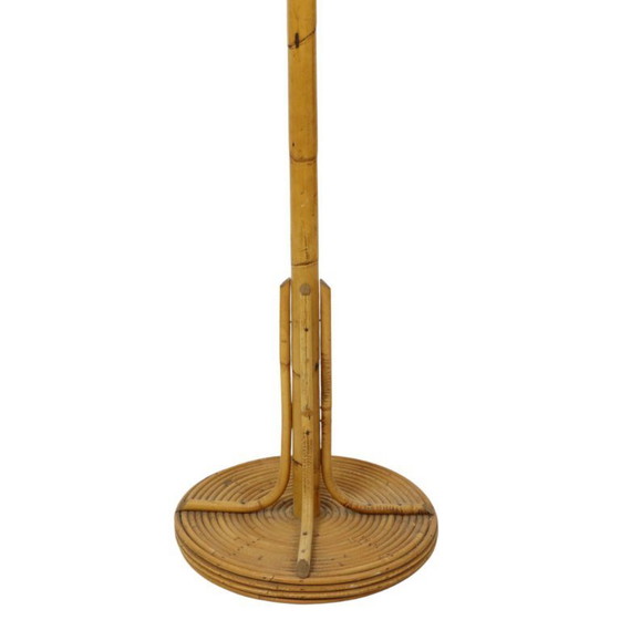 Image 1 of Raro perchero de pie de ratán latón