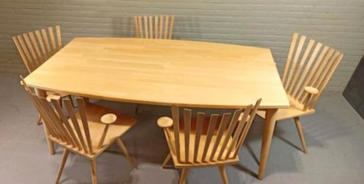 Kvist eettafel met 5 'Mikado' eetkamerstoelen, Denemarken