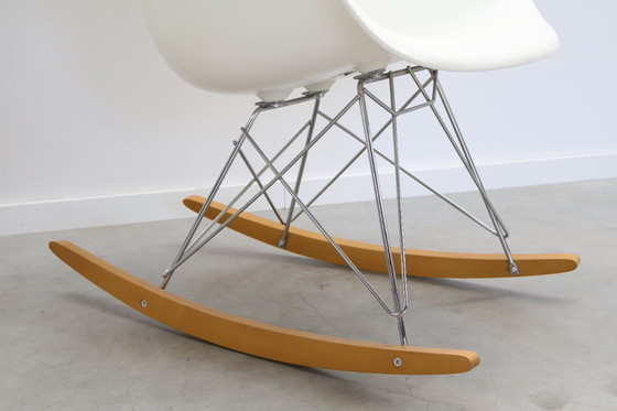 Image 1 of Vitra Poltrona Eames RE RAR | Bianco | Cromo