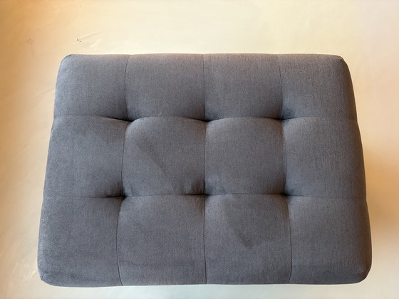 Image 1 of Wunderschönes 3-Sitzer-Sofa und passender Hocker aus Samt von Wulf Wonen