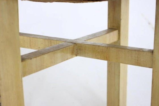 Image 1 of Sgabello rotondo cecoslovacco degli anni '60, stile metà secolo, rivestito in tessuto a righe.