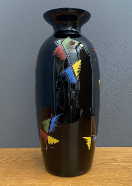 Image 1 of Zwarte glazen vaas met rode, groene, blauwe en gele details, jaren 60