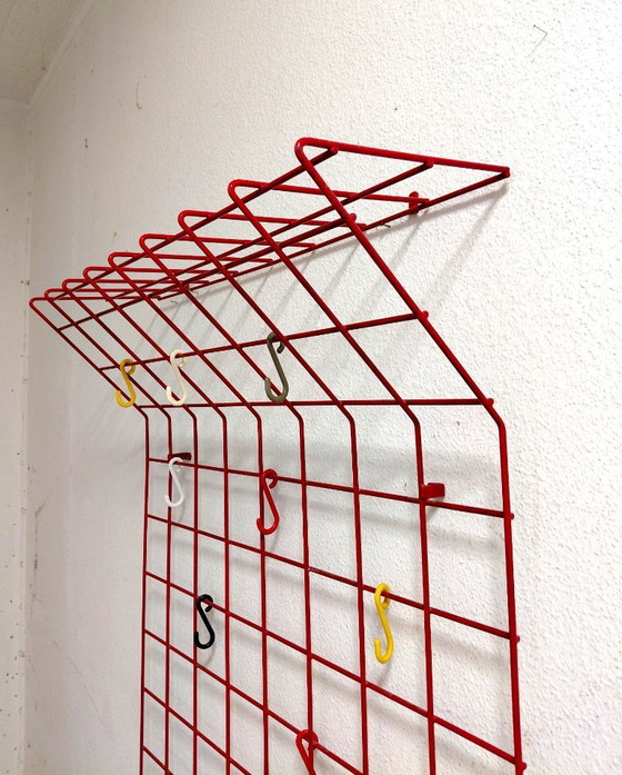 Image 1 of Karl Fichtel 1950er Wandgarderobe in Rot