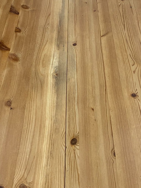 Image 1 of Tavolo rotondo, diametro 117 cm, allungabile con un'estensione, in legno massello di pino, vintage, circa 1970