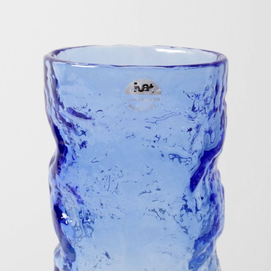 Image 1 of Vaso artistico vintage in vetro blu e trasparente / Decorazione per la casa soffiata a mano / Ivat / Italia / Anni '80