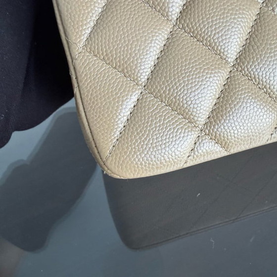 Image 1 of Borsa Chanel Classic Flap Small - Caviar 23CM trapuntata beige scuro, finiture dorate, microchip