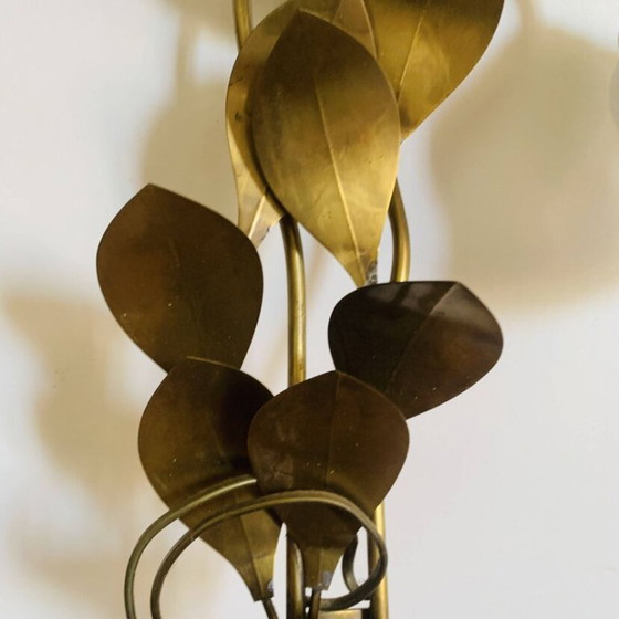 Image 1 of Aplique de pared floral con 2 luces en latón y cristal opalino, – años 50/60