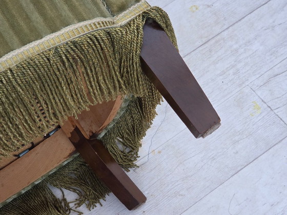 Image 1 of Dänischer Sessel aus den 1960er Jahren, originaler gestreifter Möbelveloursbezug, Beine aus Buchenholz.