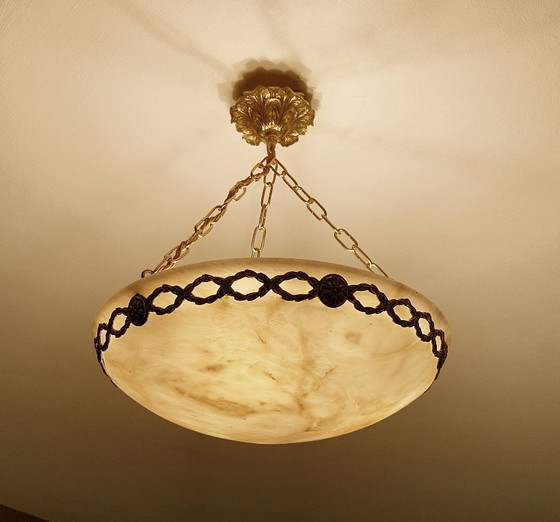 Image 1 of Lampada a sospensione in alabastro e bronzo in stile Art Déco francese