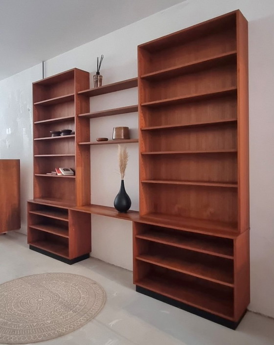Image 1 of Librería de mediados de siglo