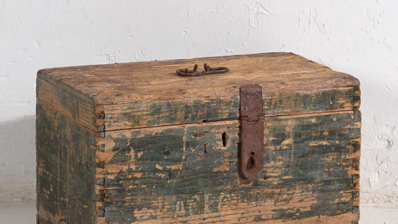 Coffre ancien de style primitif (c.1920) #71 – Armoires de rangement, Rustic (photo 3 of 40)