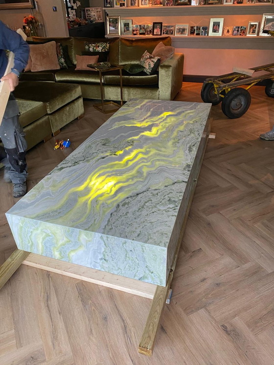 Image 1 of Mesa de centro de lujo de ónix jade verde con iluminación LED.