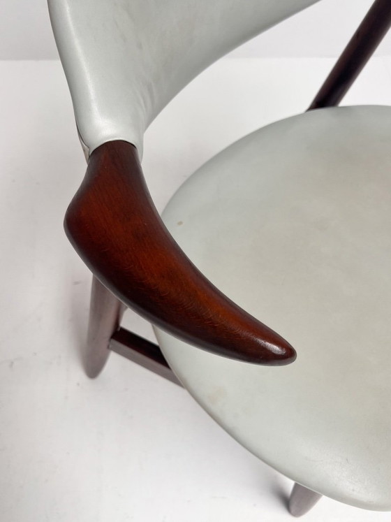 Image 1 of Silla de cuero gris con forma de cuerno de vaca, década de 1970.