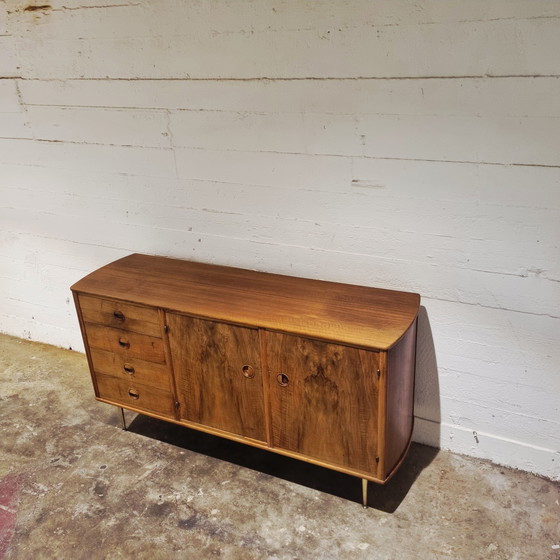 Image 1 of Credenza Fristho di William Watting, in noce e ottone, anni '50.