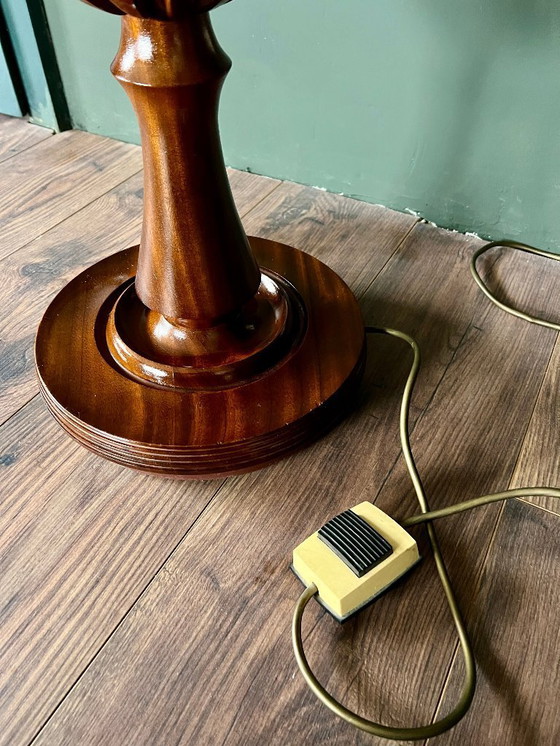 Image 1 of Rarità! Lampada da terra vintage di metà secolo/era spaziale con paralume in pelle e insolita base in legno, in condizioni eccel