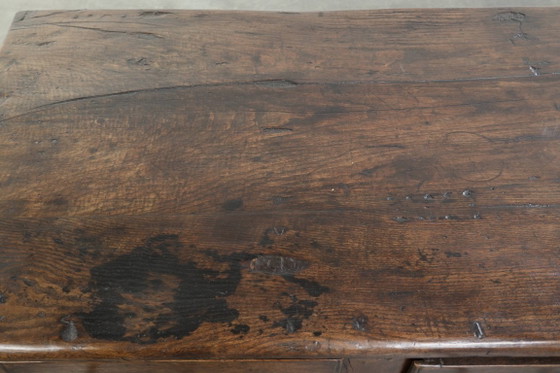 Image 1 of Großer antiker Couchtisch aus südeuropäischem Kastanienholz aus dem 18. Jahrhundert mit wunderschöner Patina