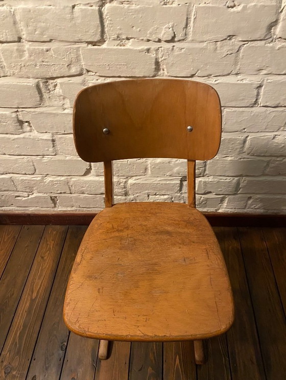 Image 1 of vintage houten schoolstoeltje casala