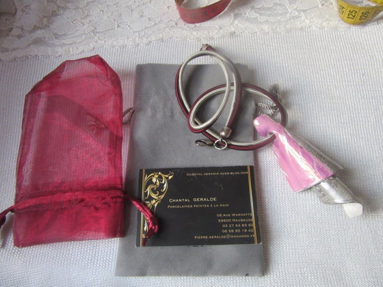 Porcelain Pendant within chain by Belgian Artiste – Chantal Geralde, Decorative Objects, Metal (photo 2 of 12)