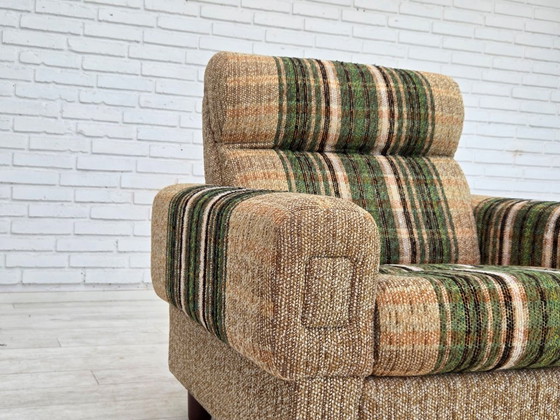 Image 1 of Fauteuil club danois des années 1980, par Nisbo Horsens, en laine d'ameublement.