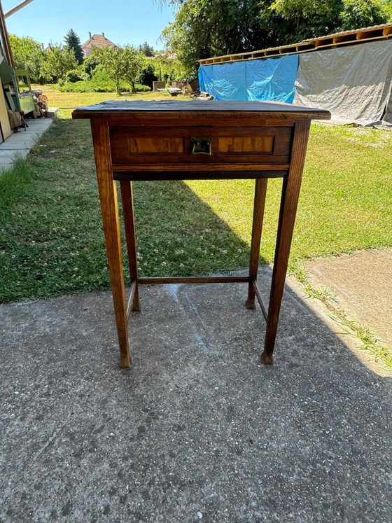 Petite Table d'appoint Art Nouveau avec Tiroir, années 1890 – Tables d'appoint, Bois (photo 2 of 8)