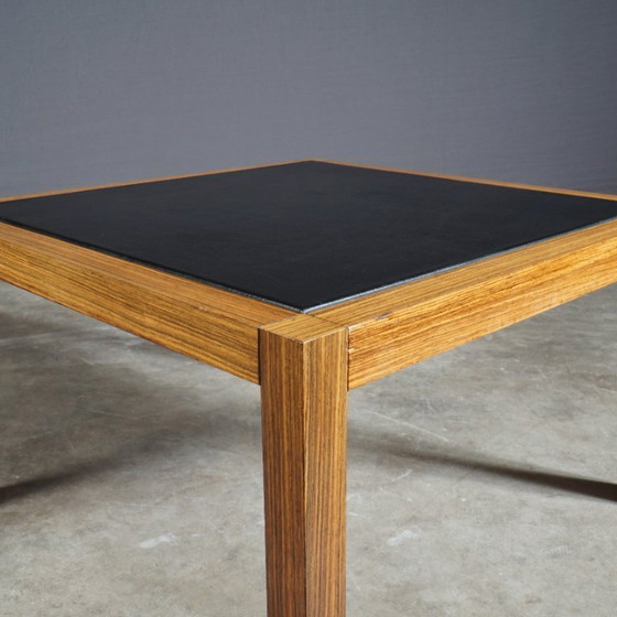 Image 1 of Tavolino da caffè vintage in pelle con base in noce