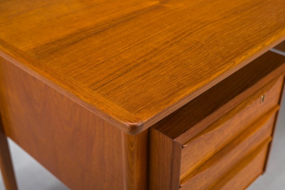 Image 1 of  Dänischer Teakholz-Schreibtisch von Peter Lovig Nielsen für Hedensted Mobelfabrik, 1972