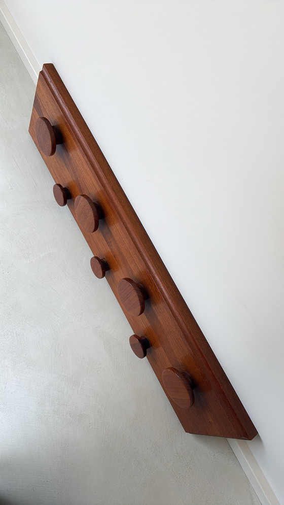 Image 1 of Porte-manteau mural vintage en teck