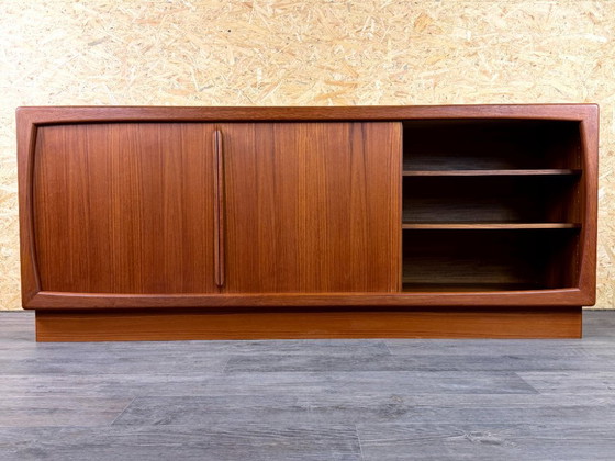 Image 1 of Dressoir/ladekast van teakhout uit de jaren 60/70 van Dyrlund, gemaakt in Denemarken.