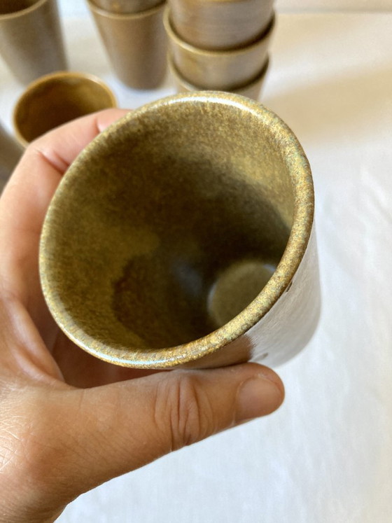 Set aus 12 emaillierten Steingutbechern, Grès Pots Digoin – Geschirr, Keramik (photo 9 of 11)