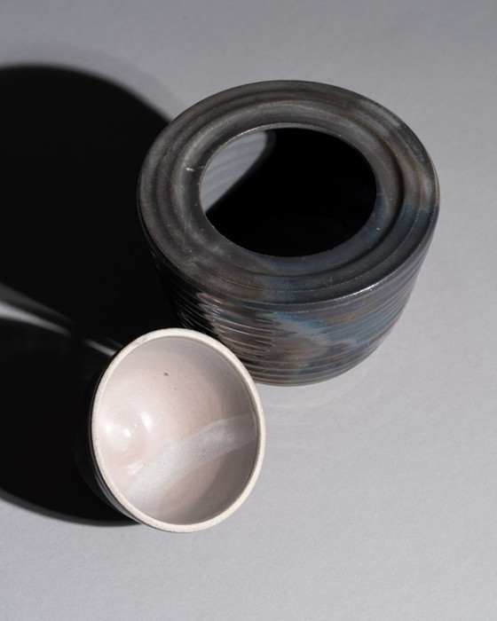 Image 1 of Studio Ceramic Box Duo – Mario Enke, Duitsland, 2010 · Reductiegebakken steengoed containers in grijze en blauwe tinten