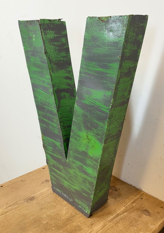 Image 1 of Grande lettera V in ferro verde vintage per facciata, anni '70