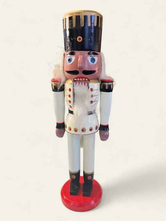 Image 1 of Original Nussknacker Offizier in Weißer Uniform | Erzgebirgische Handarbeit