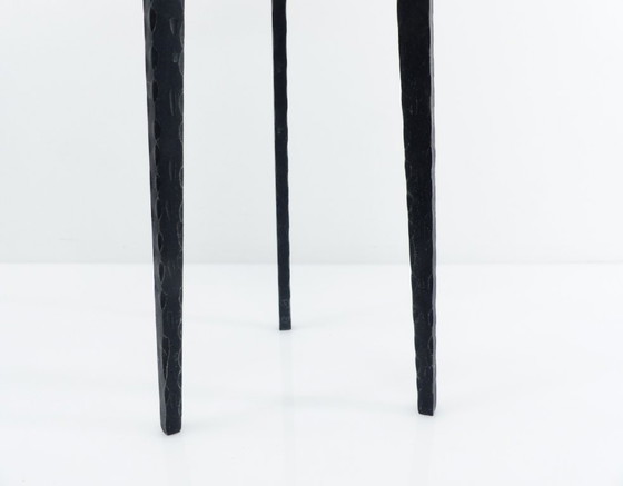Grande lampadario brutalista a treppiede in ferro battuto martellato – Europa, circa 1960 – Portacandele (photo 9 of 10)