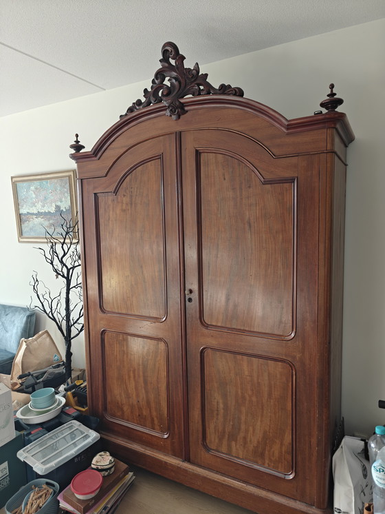 Image 1 of Mobile antico con ornamento