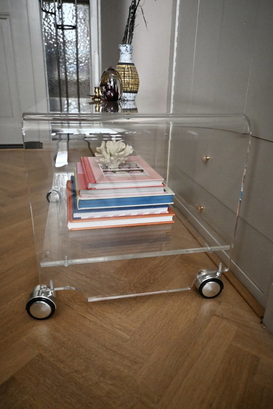 Michel Dumas Plexiglas Side Table/LP Table Roche Bobois '70s, Transparent (photo 7 of 12)