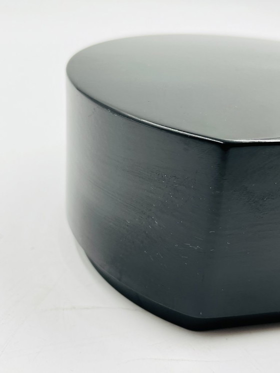 Image 1 of Caja con forma de guijarro en laca japonesa negra – Ebanistería de alta gama