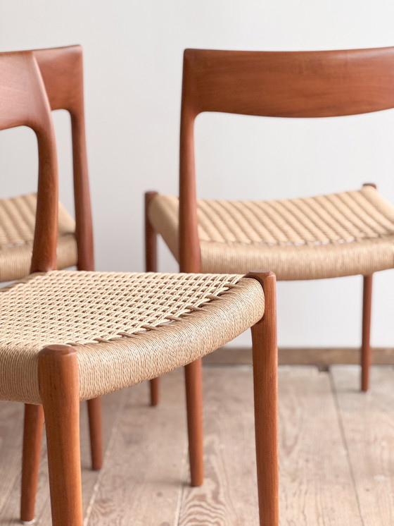 Image 1 of Sillas de comedor de teca de mediados de siglo nº 77 de Niels O. Møller, J. L. Moller, juego de 8