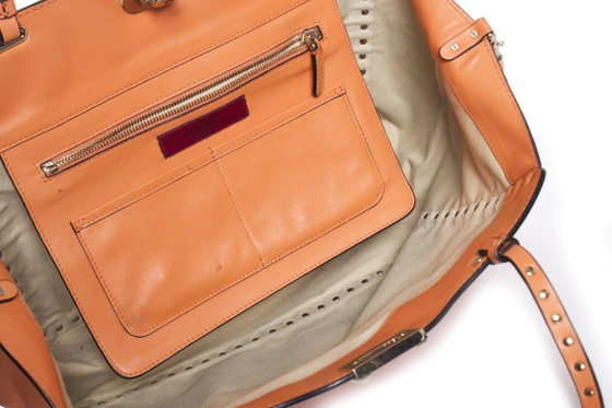Image 1 of Sac cabas Valentino Garavani Rockstud Trapeze orange.