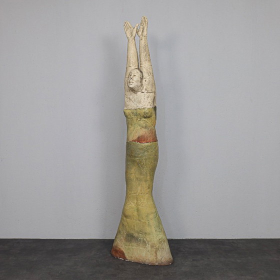 Image 1 of Staande vrouwenfiguur van Sjer Jacobs, Nederland, jaren 1990