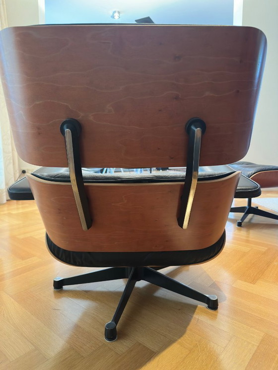 Image 1 of Vitra - Charles & Ray Eames - Sillón con otomana - 670 Lounge Chair