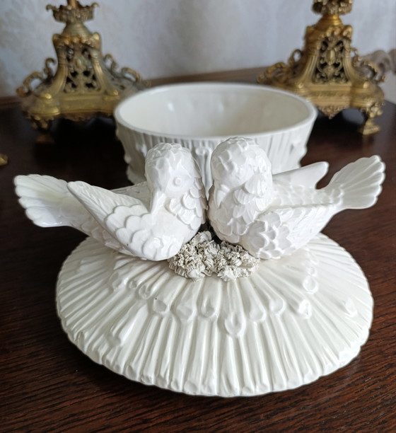 Vintage Italiaanse keramische sieradendoos met witte glazuurlaag en duiven. – Decoratieve objecten, Ceramic (photo 10 of 10)