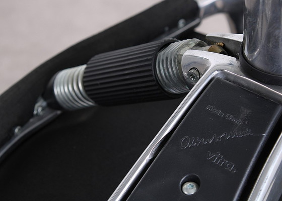 Image 1 of Silla Vitra Meda negra