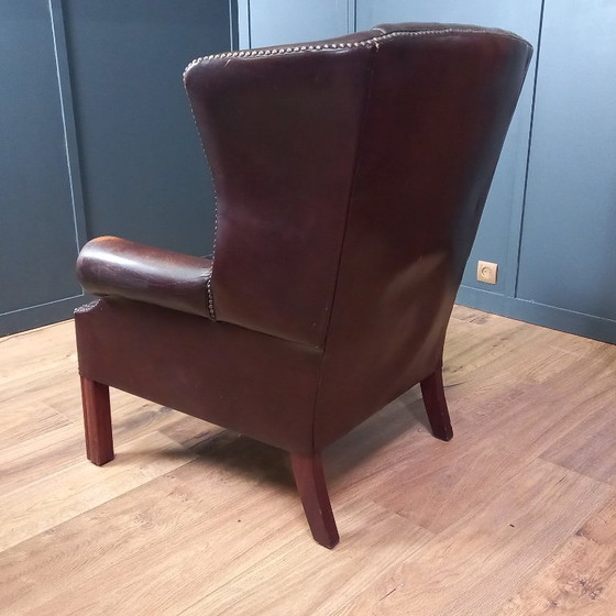 Image 1 of Steigern Sie Ihr Wohngefühl mit diesem beeindruckenden Set Chesterfield-Ohrensesseln aus Kuhfell!