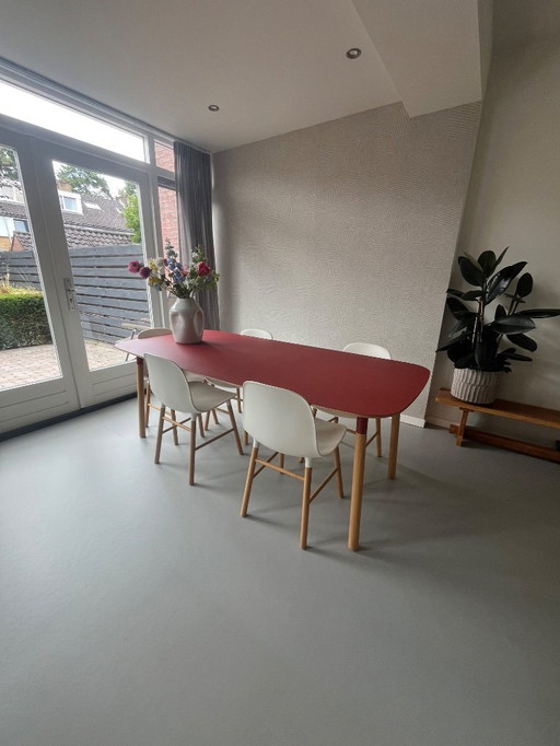 Normann Copenhagen Form table + 5 chairs.