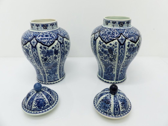Image 1 of Large pair of blue and white Delft covered pots, floral decoration, 18th-century style
