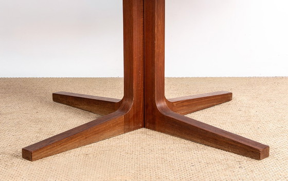 Image 1 of Zeer grote Deense teakhouten eettafel, ovaal en uitschuifbaar, met centrale voet, model HM 55, John Mortensen Dyrlund.