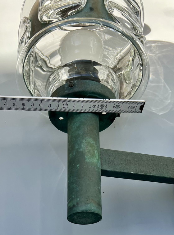 Image 1 of Esclusiva applique di metà secolo in ottone e vetro (ca. anni '70)