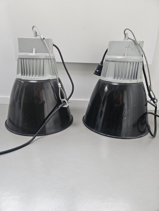 Set Hanglampen Fabriekslampen Tsjechië Jaren 50