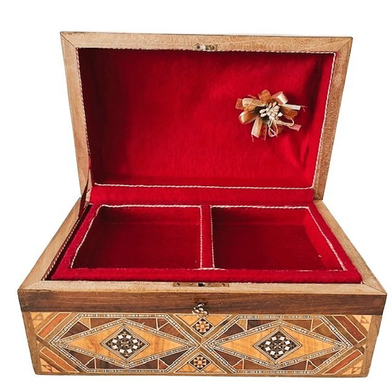 Image 1 of Vintage XL Khatam geometrische houten sieradendoos met slot parelmoer inlegwerk hout 1970's