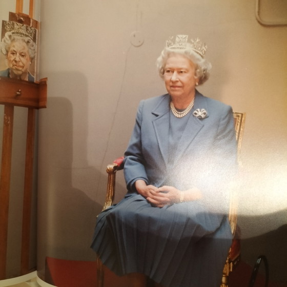 Image 1 of Su Majestad la Reina Isabel II